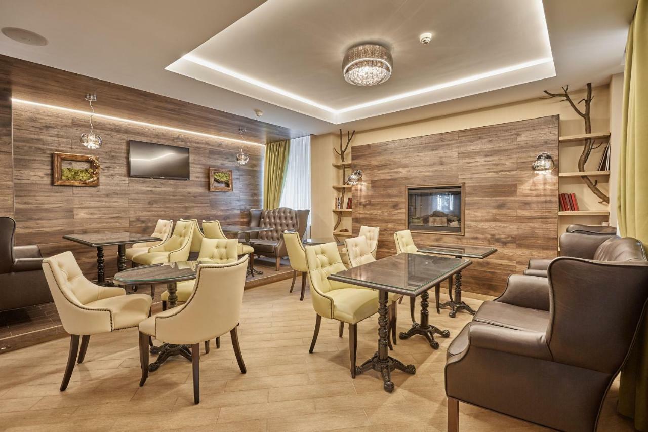 Honour And Grace Hotel Яхимів Екстер'єр фото