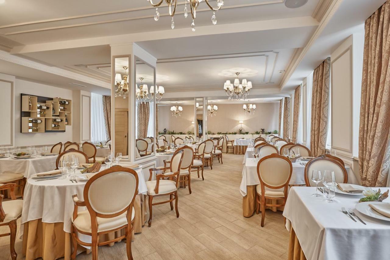 Honour And Grace Hotel Яхимів Екстер'єр фото