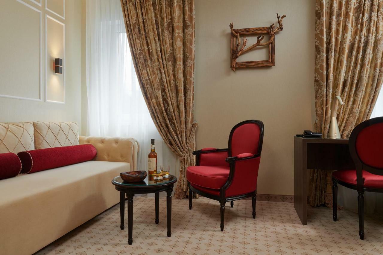 Honour And Grace Hotel Яхимів Екстер'єр фото